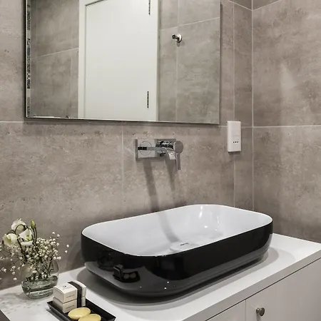 Adelphi Boutique Hotel 3*