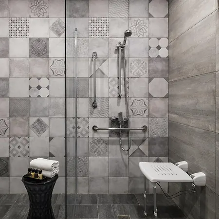 Adelphi Boutique Hotel 3*