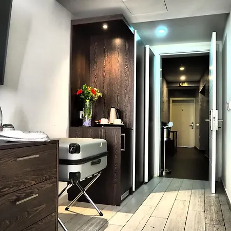 Adelphi Boutique Hotel 3*