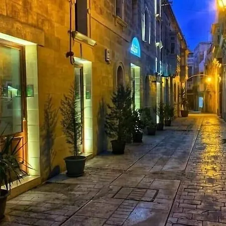 Adelphi Boutique Hotel 3*