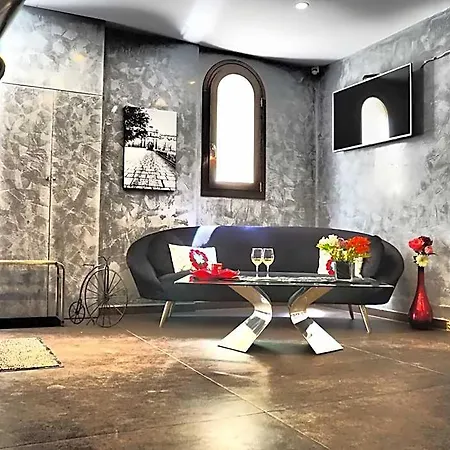 Adelphi Boutique Hotel 3*