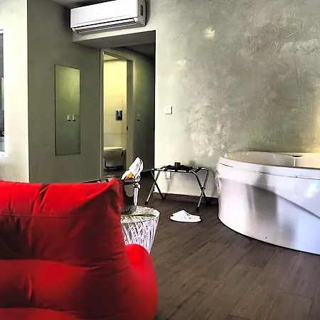 Adelphi Boutique 3*