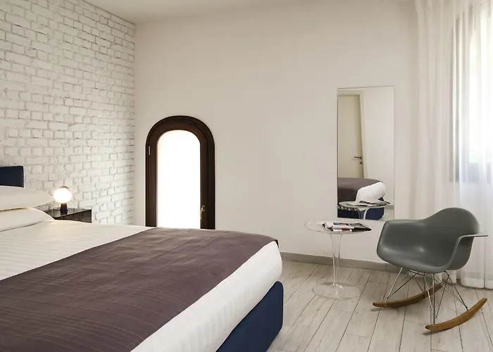 Adelphi Boutique Hotel 3*