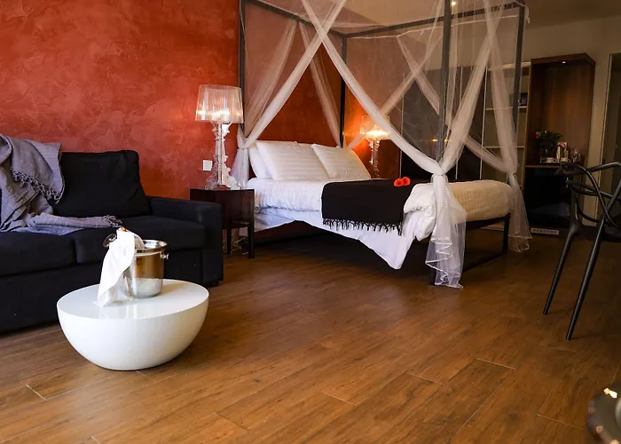 Adelphi Boutique Hotel 3*